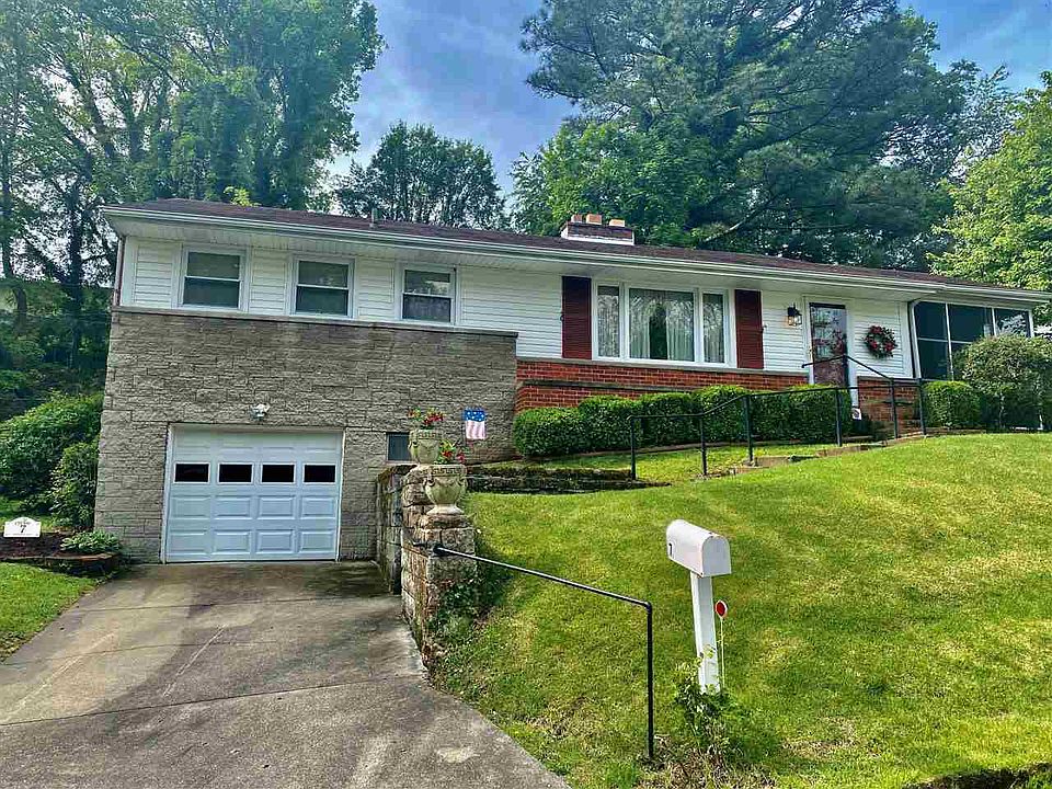 1st image of 7 Marquis Dr