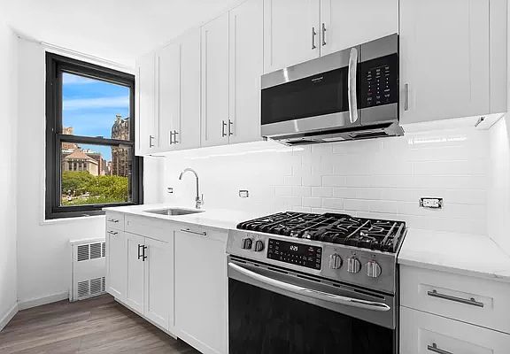 2nd image of 2025 Broadway APT 4D