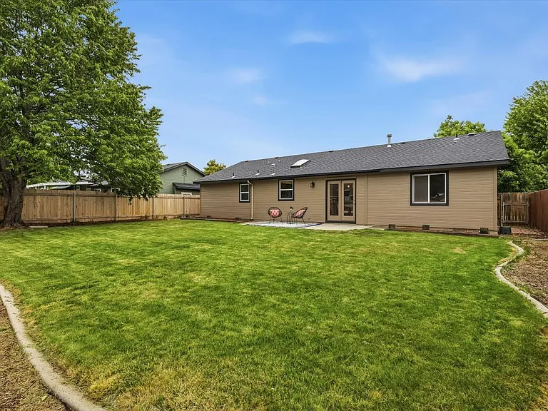 1950 E Challis Dr — Photo 24