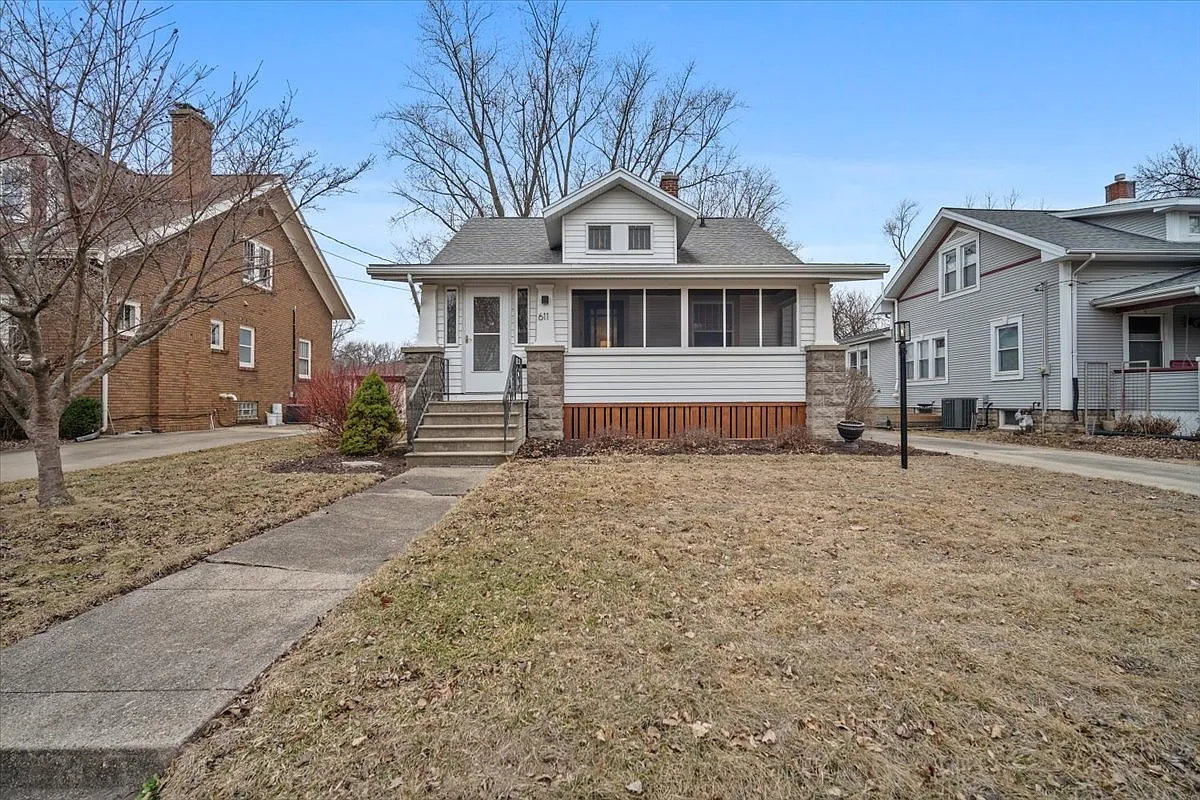 611 Vale St photo 1