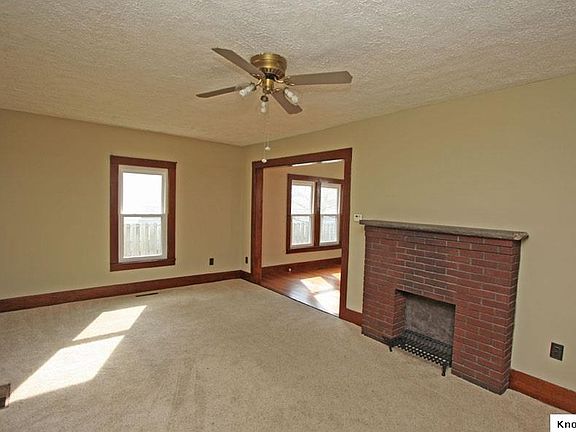 4th image of 104 E Pleasant St