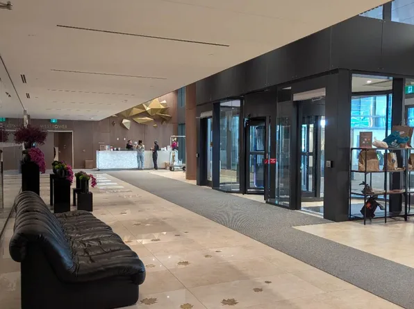 1 Concord Cityplace Way #4210, Toronto, ON M5V 0X3