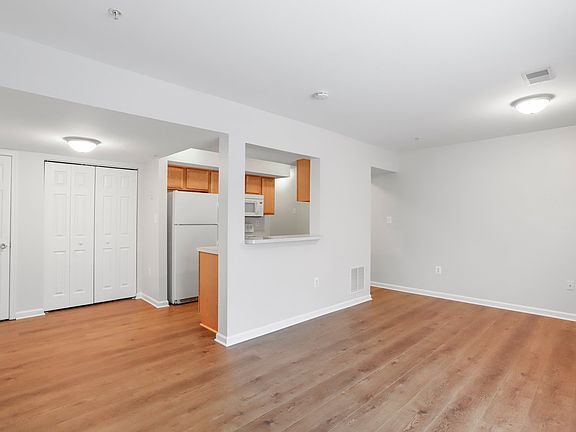 3rd image of 176 N Altamont Ave