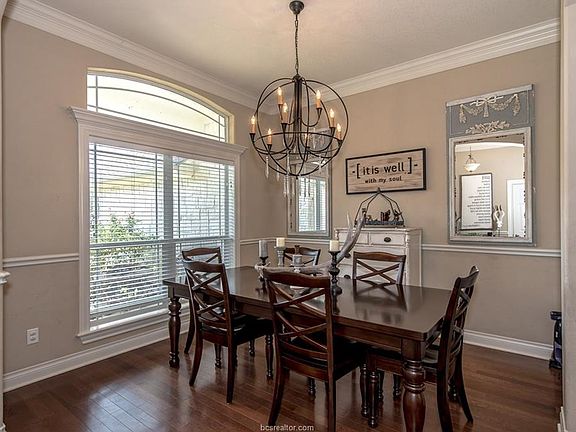 5th image of 326 Agate Ct