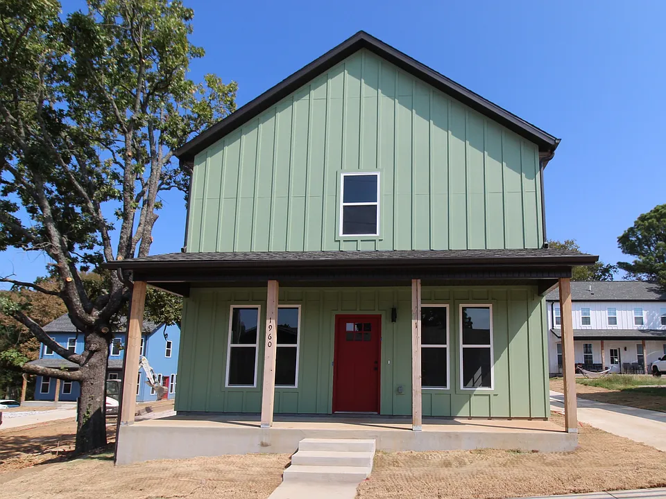1960 W Stone St #1