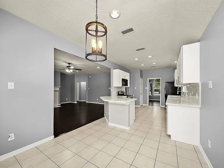 10 S Willow Point Cir — Photo 13