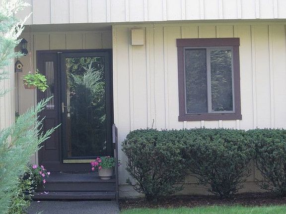 2nd image of 322 Birch Ln #322