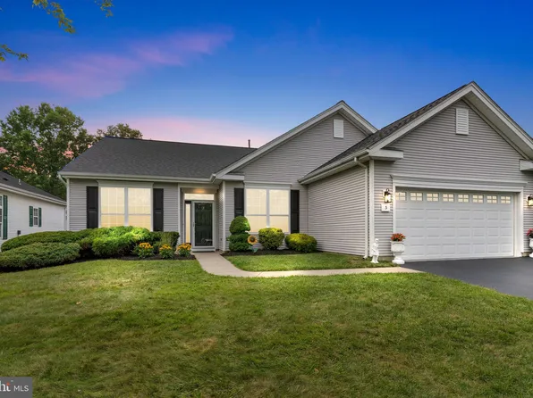 3 Barbary Ln, Columbus, NJ 08022