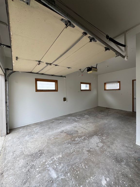 Apartment in Minot - View 4