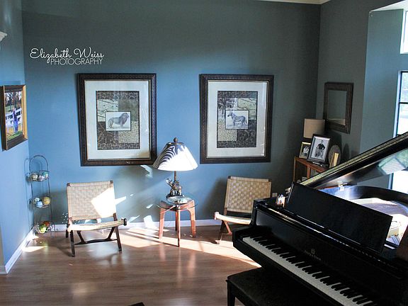 High ceilings, natural light