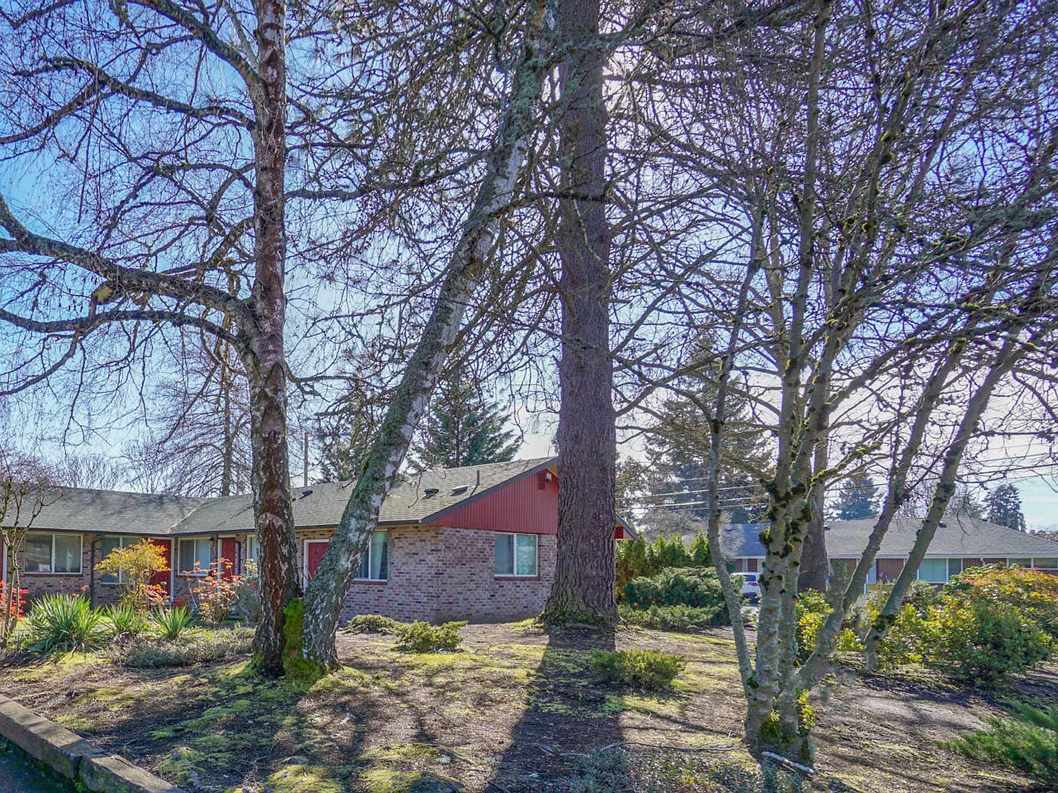 Meadowlark Apartments — Photo 3