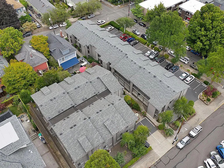 Nob Hill Apartments — Photo 16