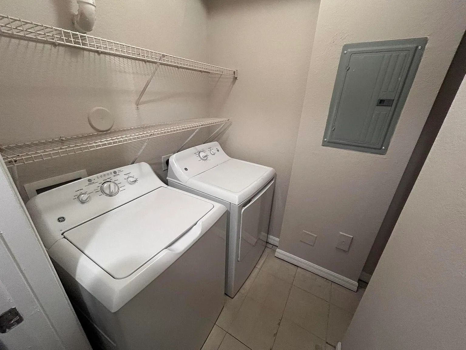 3 bed, 2.0 bath, 1238 sqft, $2,350 — Photo 3
