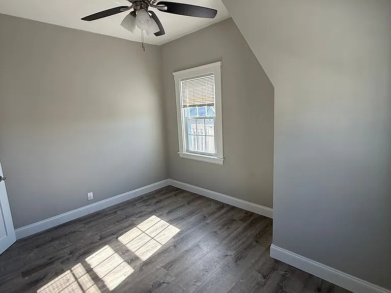 16 Magnolia Ave — Photo 2