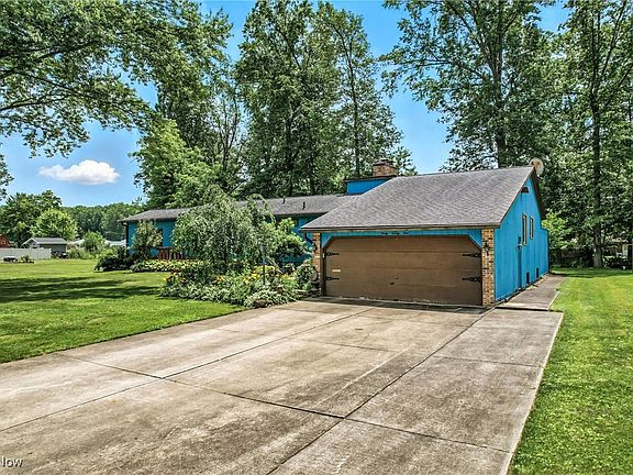 2nd image of 3021 Carlton Dr NW