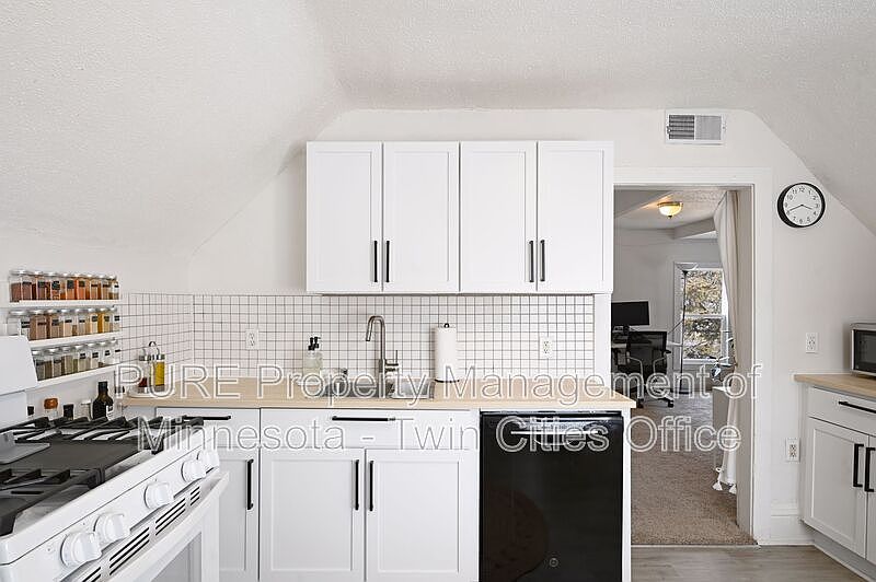 1st image of 807 31st Ave N