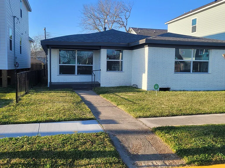 4024 Avenue N 1/2 — Photo 1