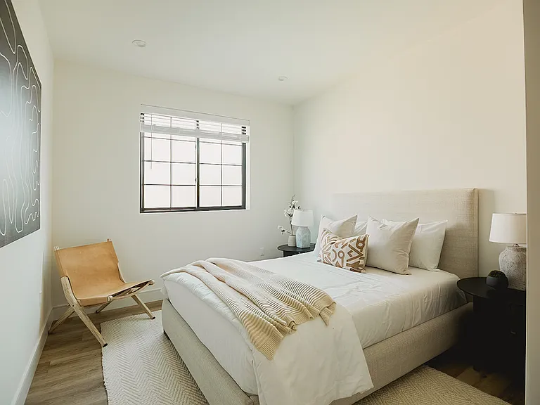 11024 Hortense St — Photo 17