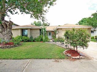 2807 S Brompton Dr, Pearland, TX 77584
