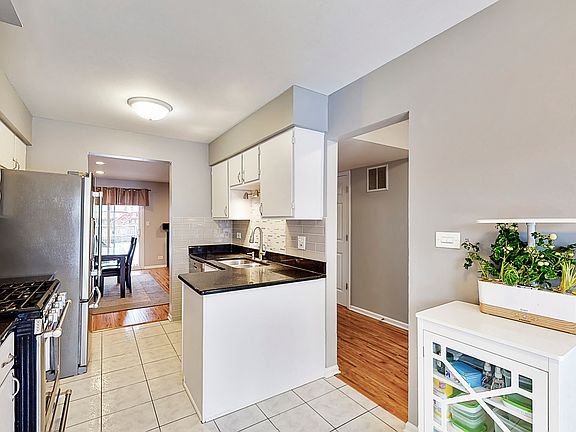 3rd image of 1709 Southbridge Ct