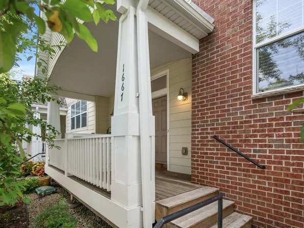1667 Arona St #8, Falcon Heights, MN 55108