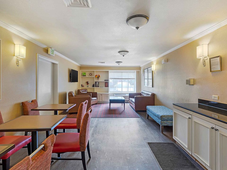 Breakfast Room
