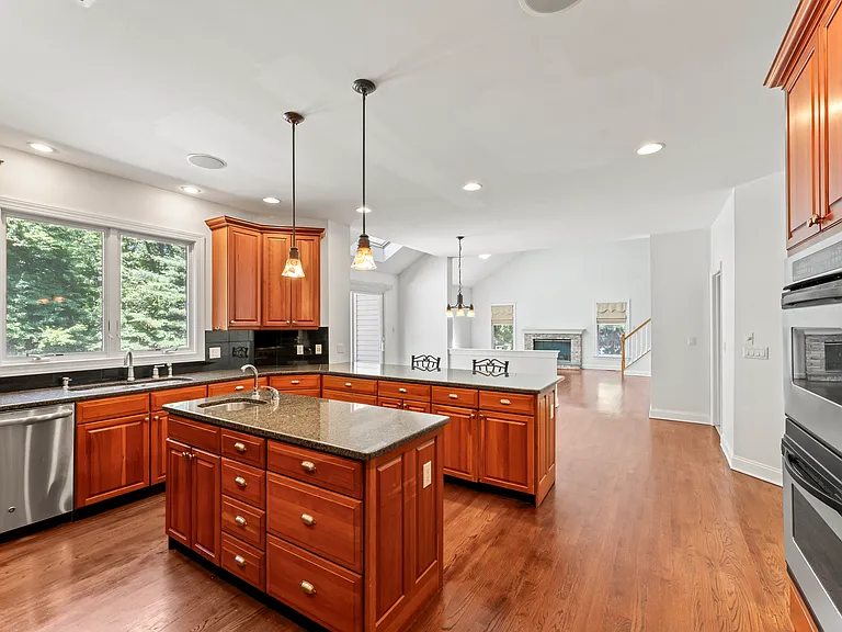 368 Hoyt St — Photo 17