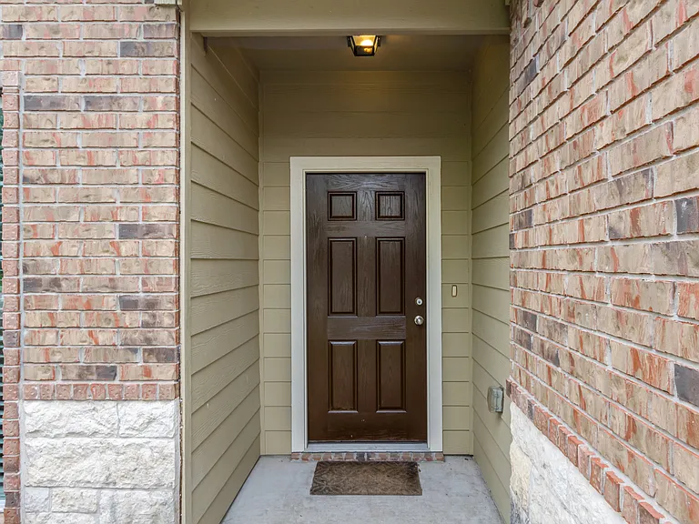 8011 Fieldstone Dr — Photo 2