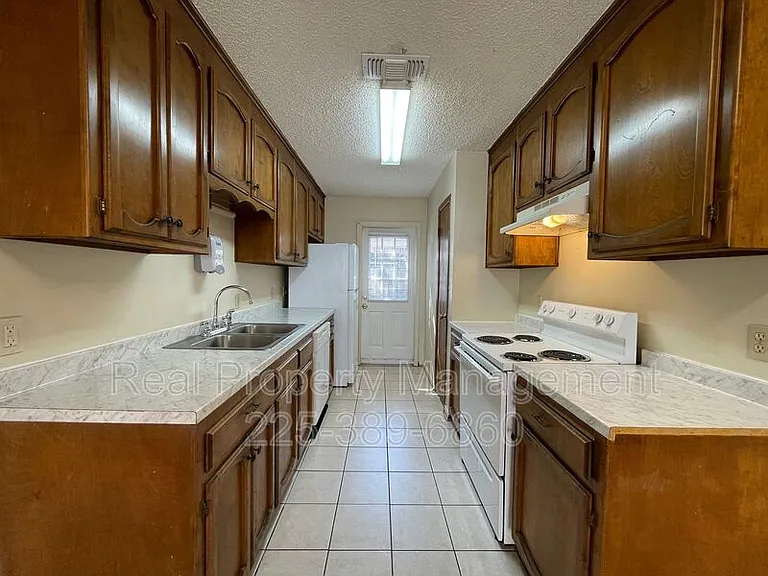 10642 Stanley Aubin Ln #C — Photo 2