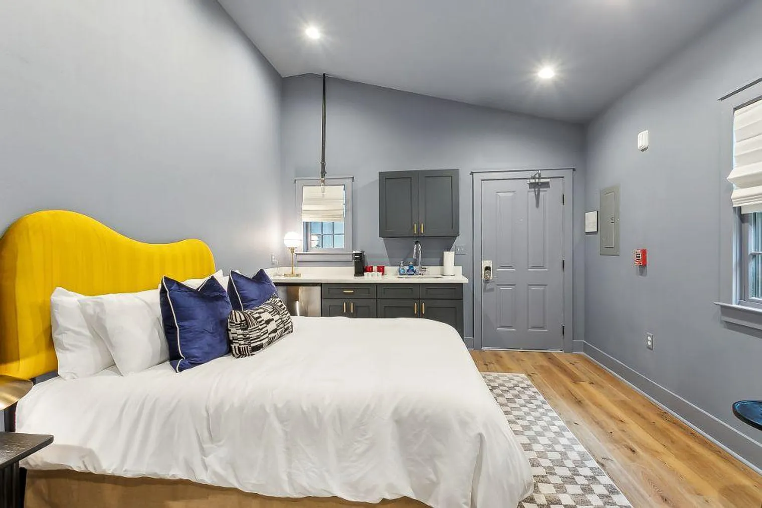 Studio, 1.0 bath, 430 sqft, $3,480 — Photo 1