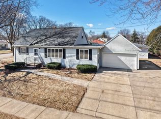 2105 N Ballard Rd, Appleton, WI 54911