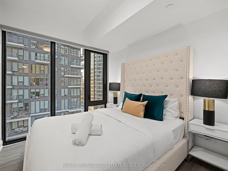 47 Mutual St #1002 — Photo 16