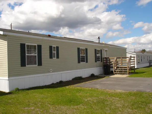 15 Ofarrell Street, Topsham, ME 04086