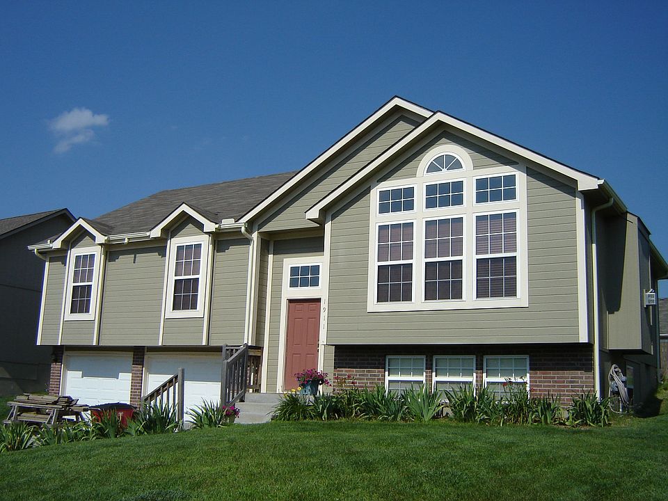 2200 sq ft