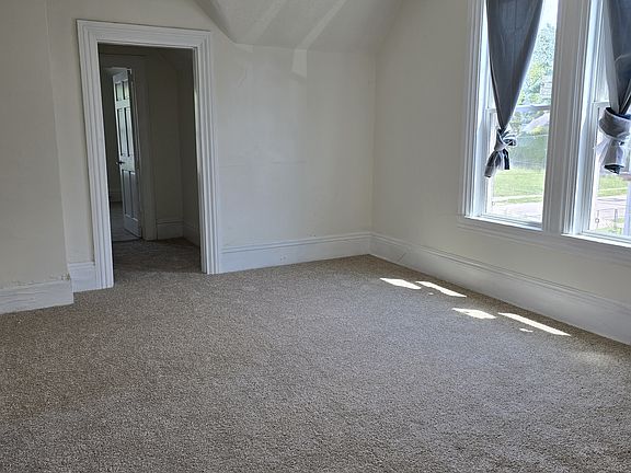 3rd image of 1234 E 61st St #Up