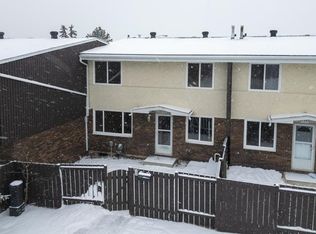 196 Roseland Vlg NW, Edmonton, AB T5E5R6