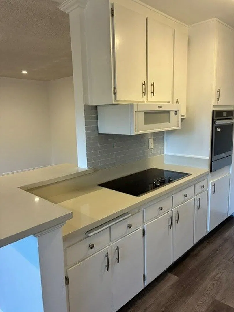 LOS ENCINOS APARTMENTS — Photo 4