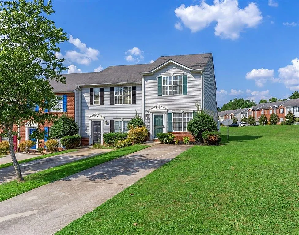 2 bed, 1.5 bath, 1360 sqft, $1,650 — Photo 1