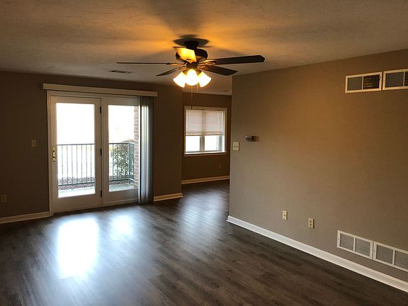 2nd image of 327 N Pine Ave #18