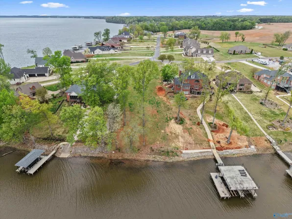 18 Brigadoon Dr, Athens, AL 35611