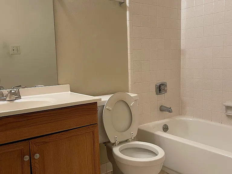 1307 SW 61st Ter — Photo 12