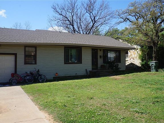 3rd image of 108 Maxwell Dr