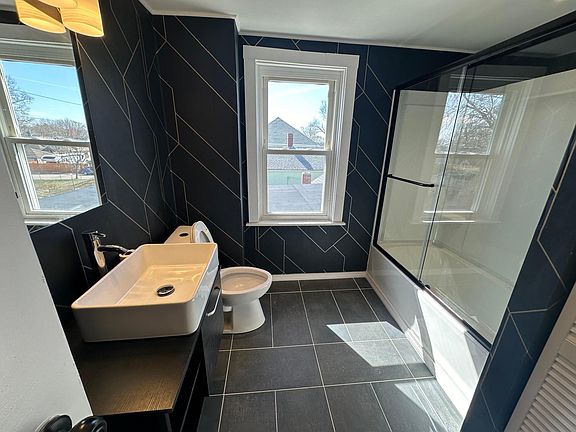 4th image of 449 Bullocks Point Ave #3