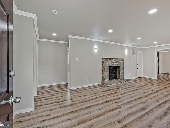 5th image of 8530 Linwood Dr