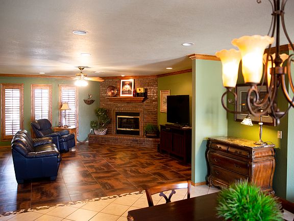 4th image of 4601 Lovell Ln