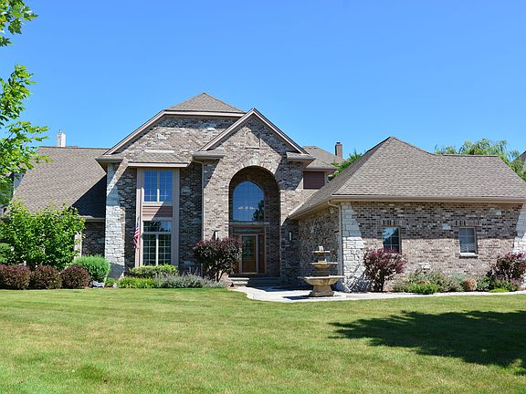 2nd image of N52W21464 Golfview Dr