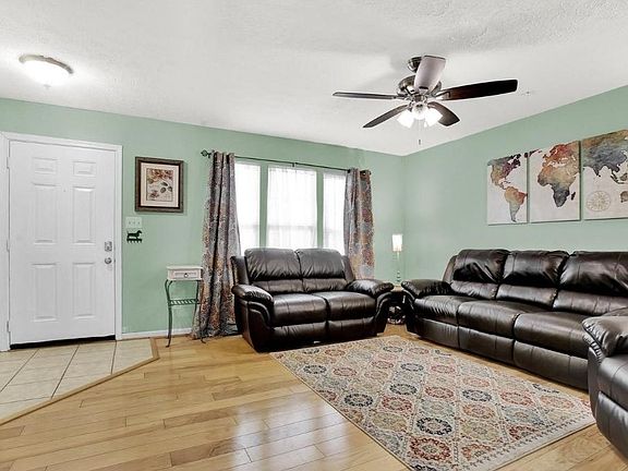 3rd image of 4729 Coralberry Ct
