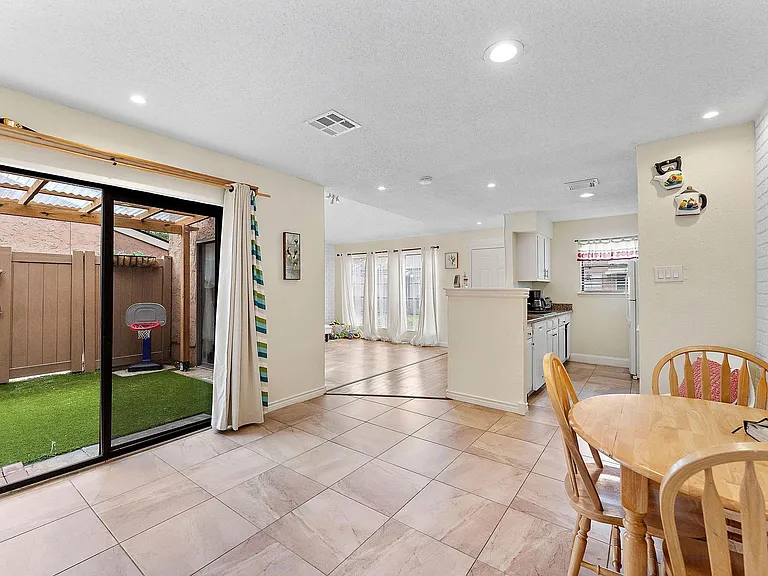 2419 Briarwest Blvd — Photo 8