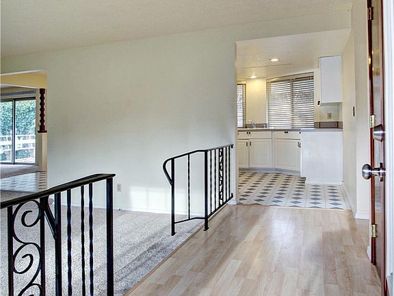 4th image of 11015 127th Street Ct E