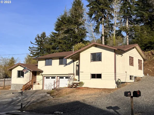 3164 Maple Ct, Reedsport, OR 97467